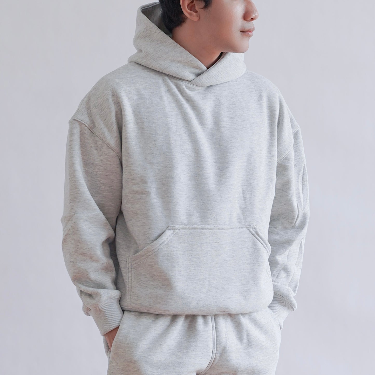 BOX FIT HOODIE IN HEATHER GRAY