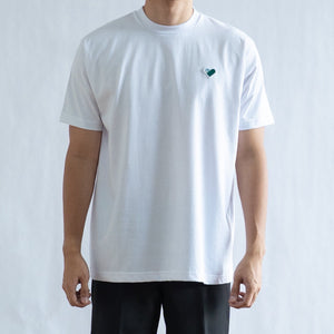 CLASSIC FINGER HEART EMBROIDERED TEE IN WHITE/GREEN