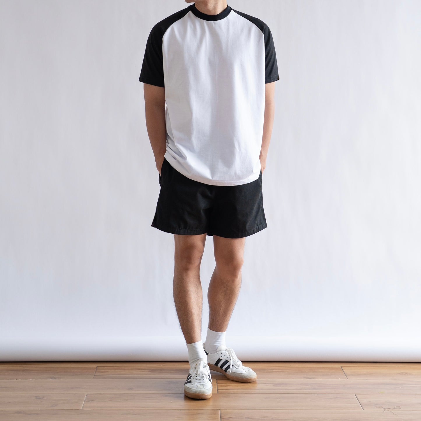 CLASSIC RAGLAN TEE IN WHITE/BLACK
