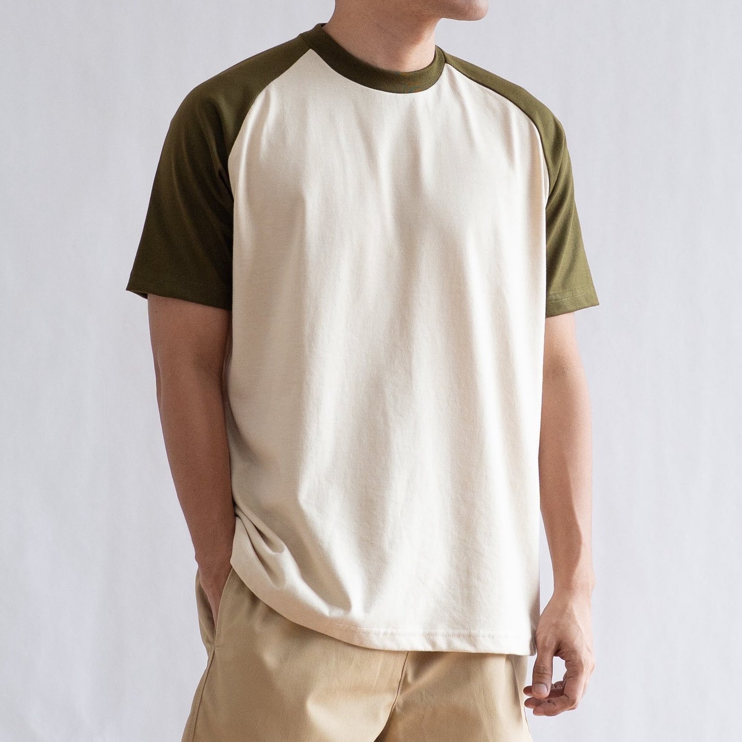 CLASSIC RAGLAN TEE IN OFF WHITE/ARMY GREEN