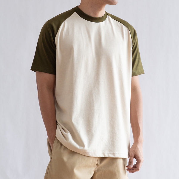 CLASSIC RAGLAN TEE IN OFF WHITE/ARMY GREEN