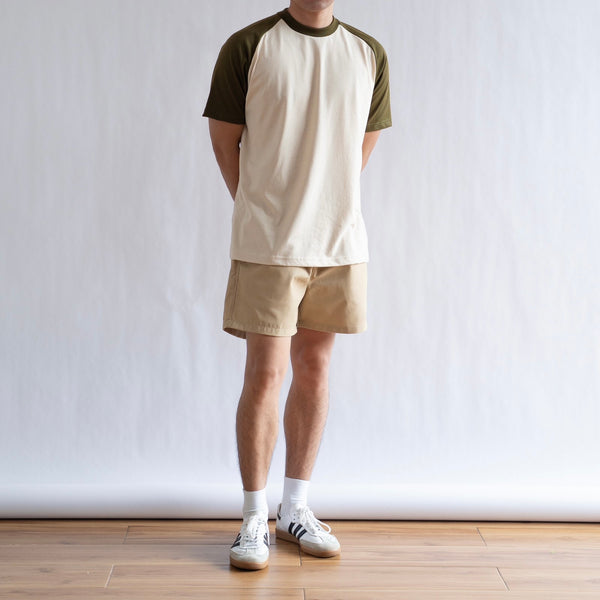 CLASSIC RAGLAN TEE IN OFF WHITE/ARMY GREEN