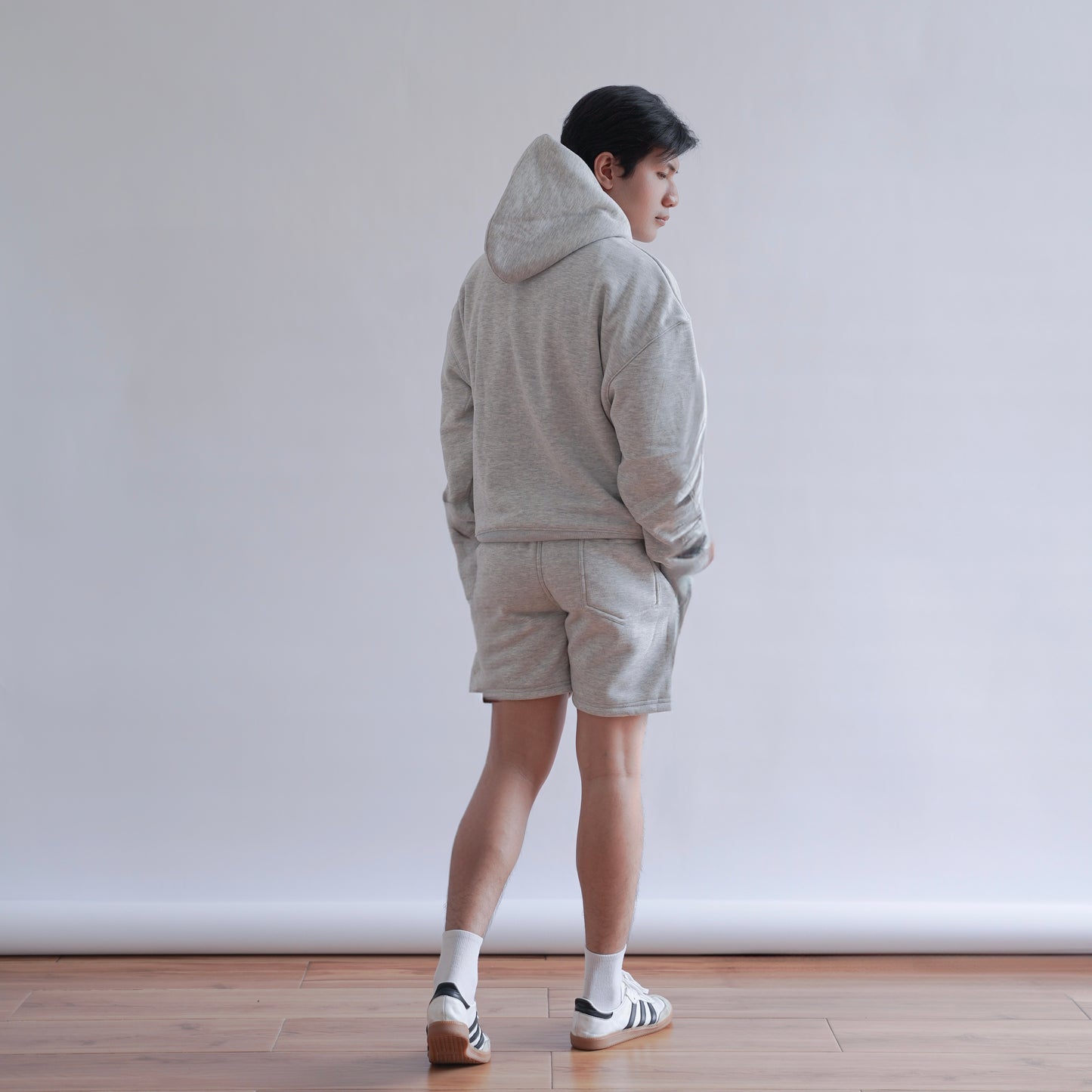 BOX FIT HOODIE IN HEATHER GRAY