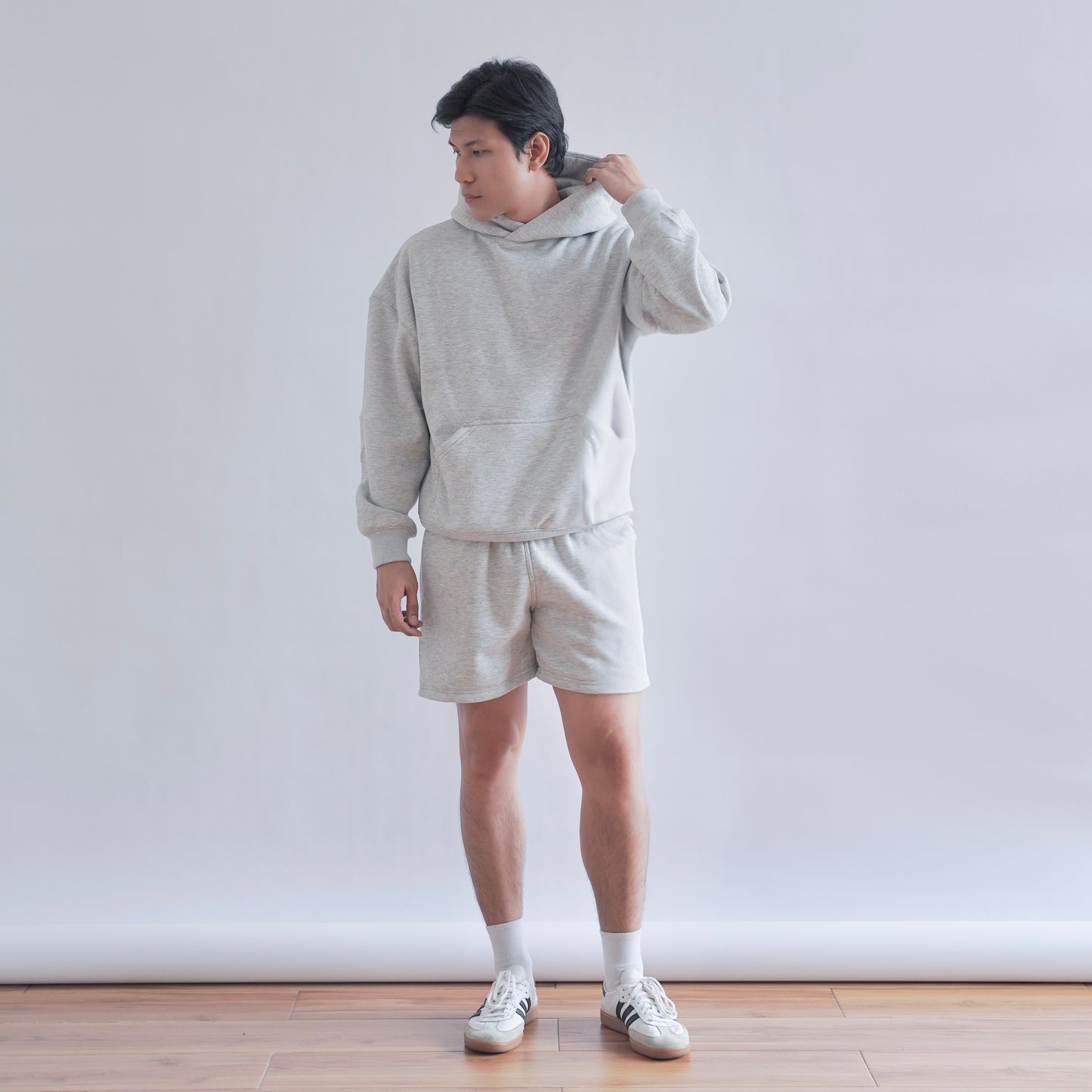 BOX FIT HOODIE IN HEATHER GRAY