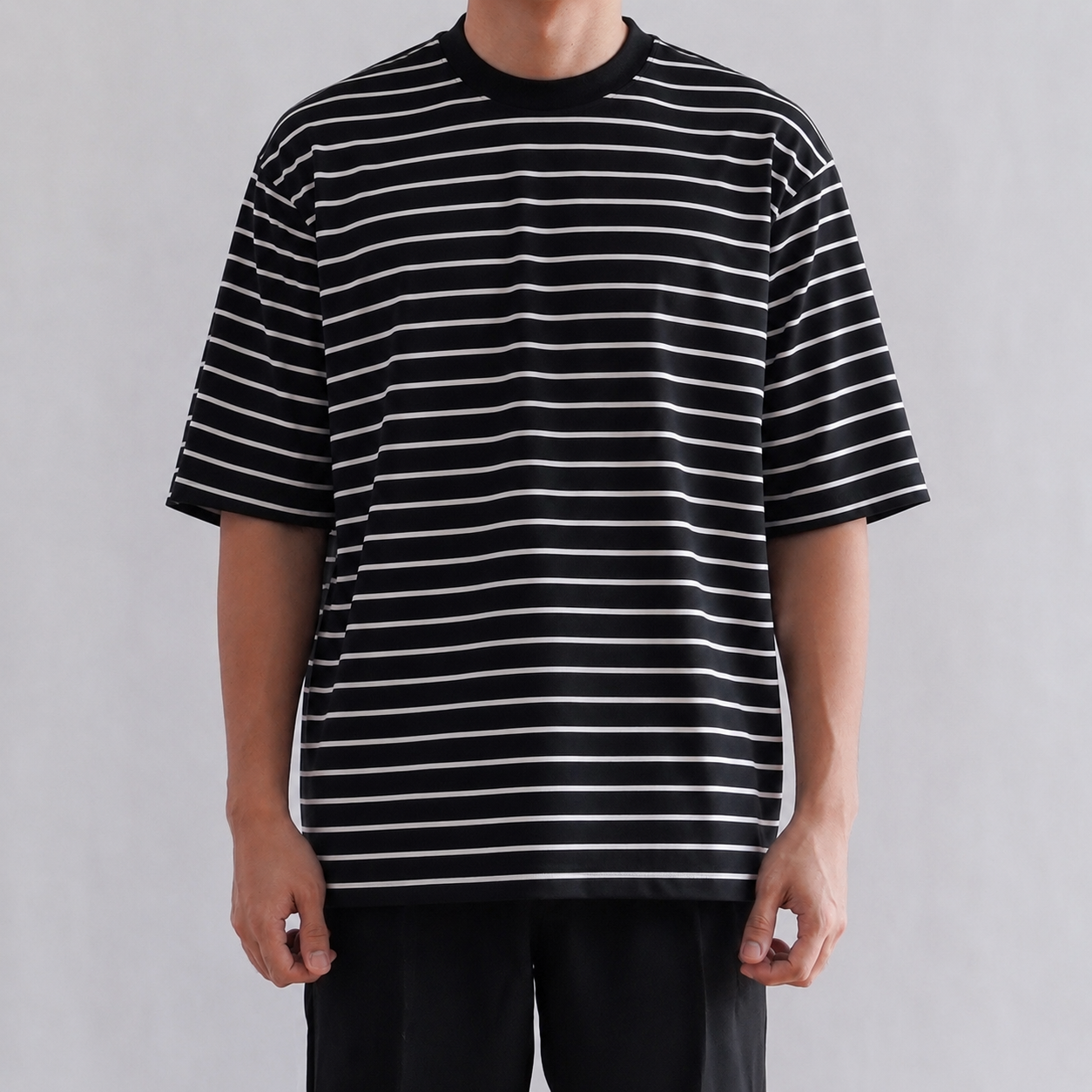 BOX EMBOSSED STRIPED TEE IN BLACK