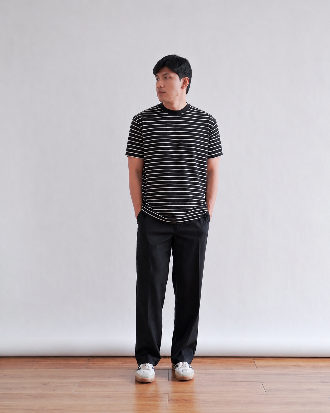 CLASSIC EMBOSSED STRIPED TEE IN BLACK