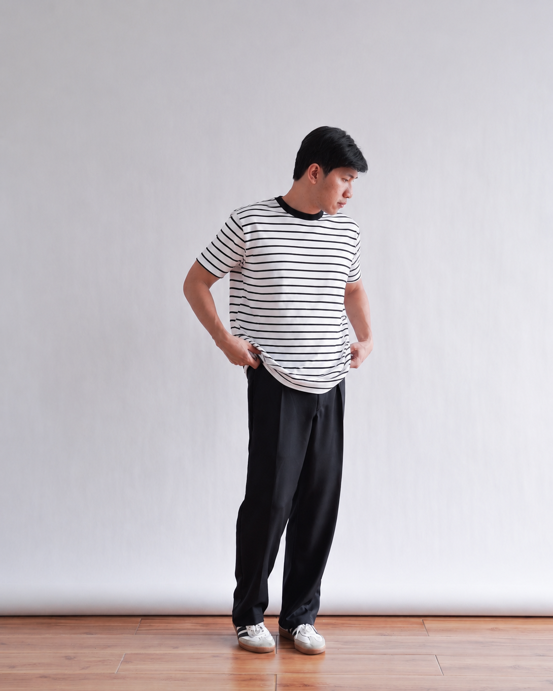 CLASSIC EMBOSSED STRIPED TEE IN WHITE