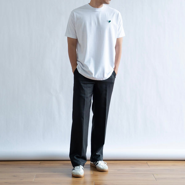 CLASSIC FINGER HEART EMBROIDERED TEE IN WHITE/GREEN
