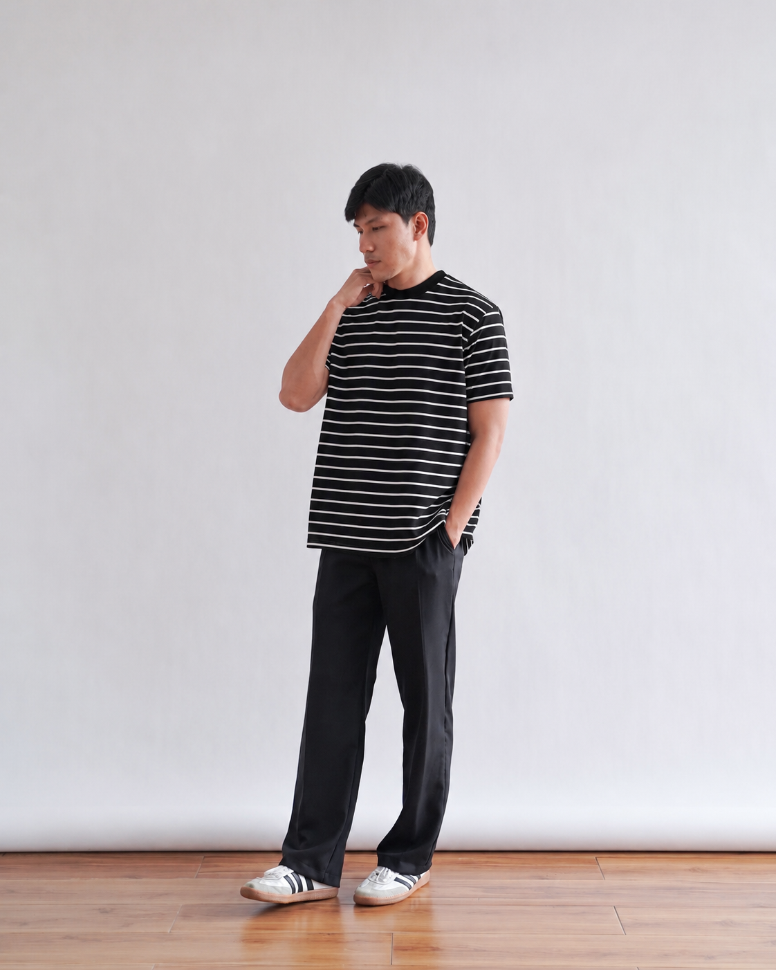 CLASSIC EMBOSSED STRIPED TEE IN BLACK
