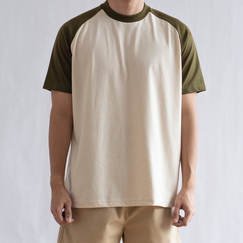 CLASSIC RAGLAN TEE IN OFF WHITE/ARMY GREEN