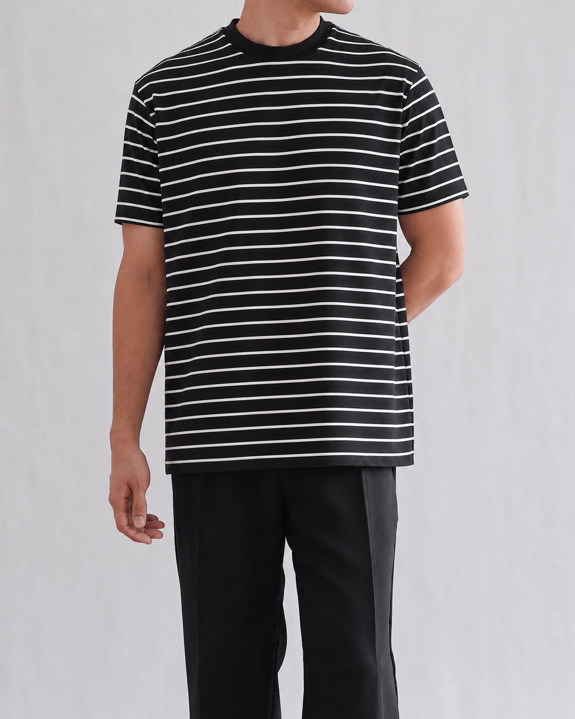 CLASSIC EMBOSSED STRIPED TEE IN BLACK
