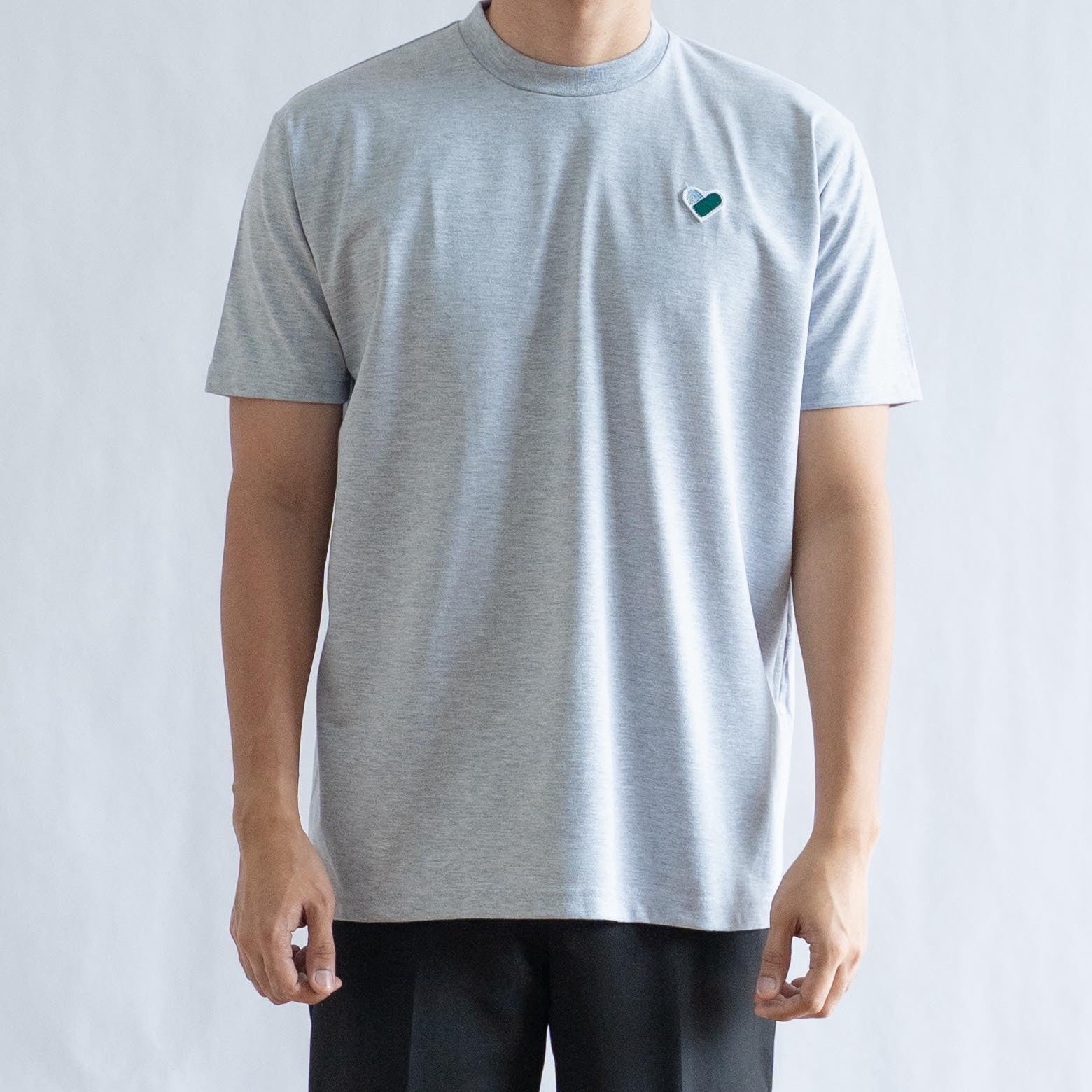 CLASSIC FINGER HEART EMBROIDERED TEE IN HEATHER GRAY/GREEN