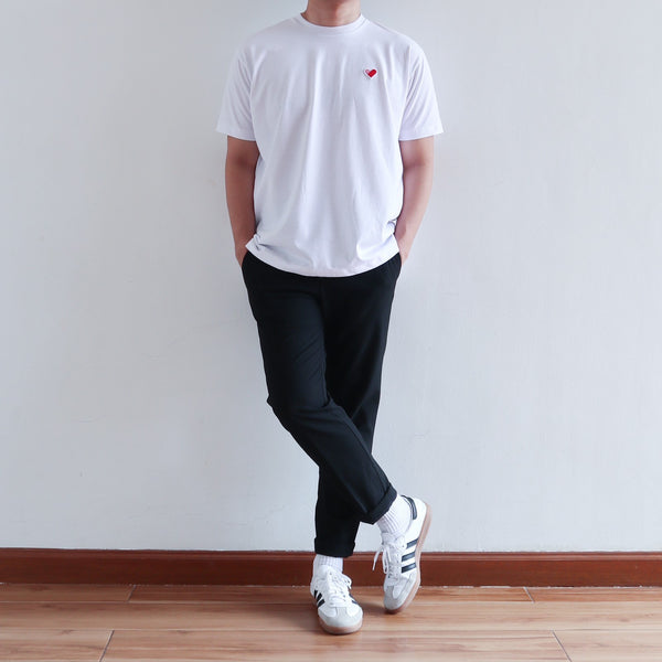 CLASSIC FINGER HEART EMBROIDERED TEE IN WHITE