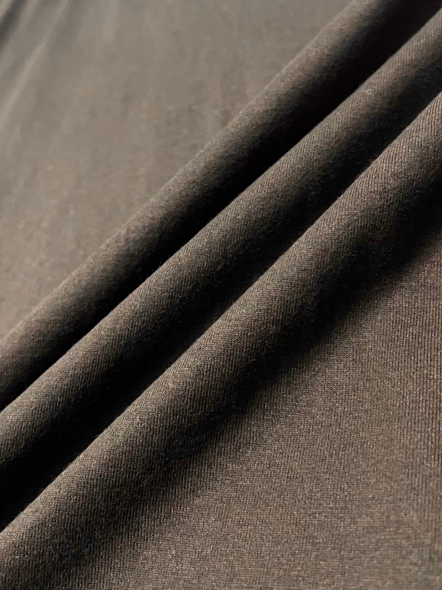 CLASSIC TEE IN DARK BROWN