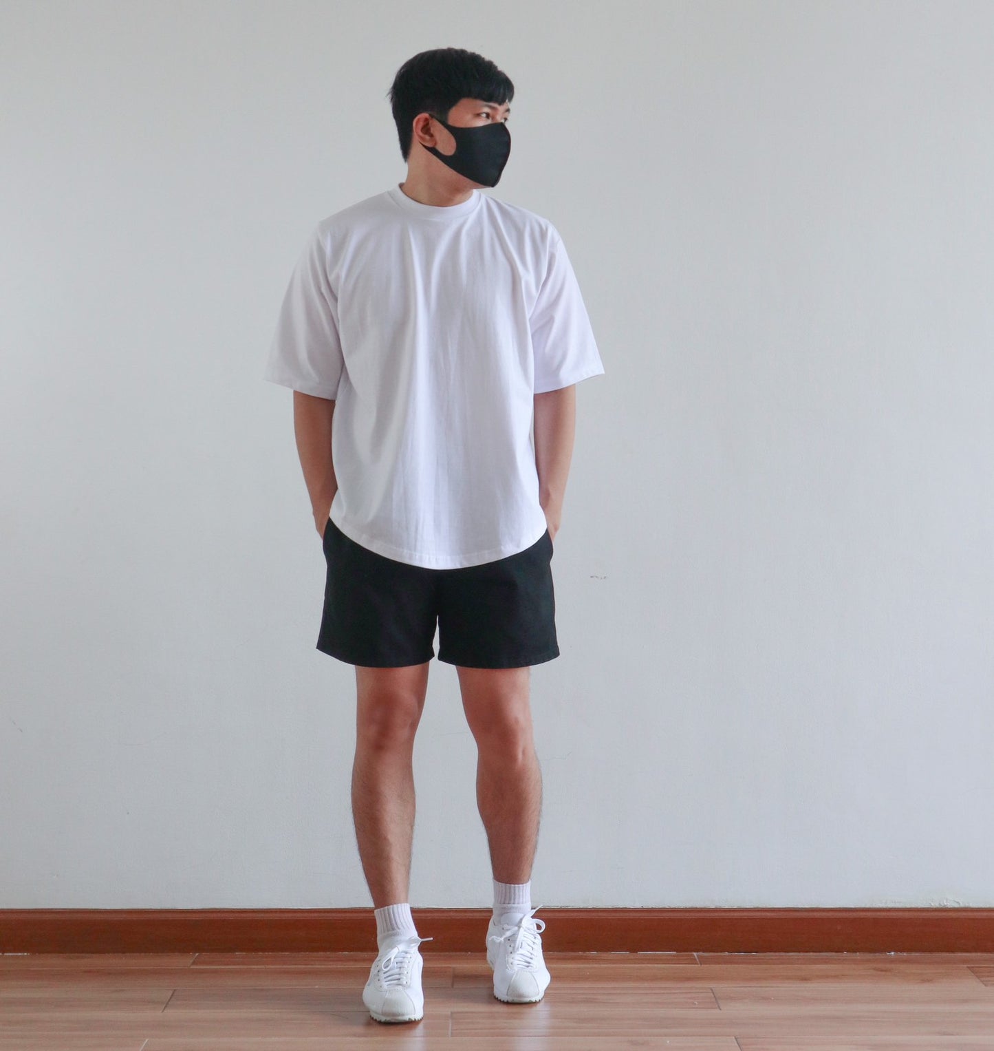 BOXY CURVE HEM TEE IN WHITE