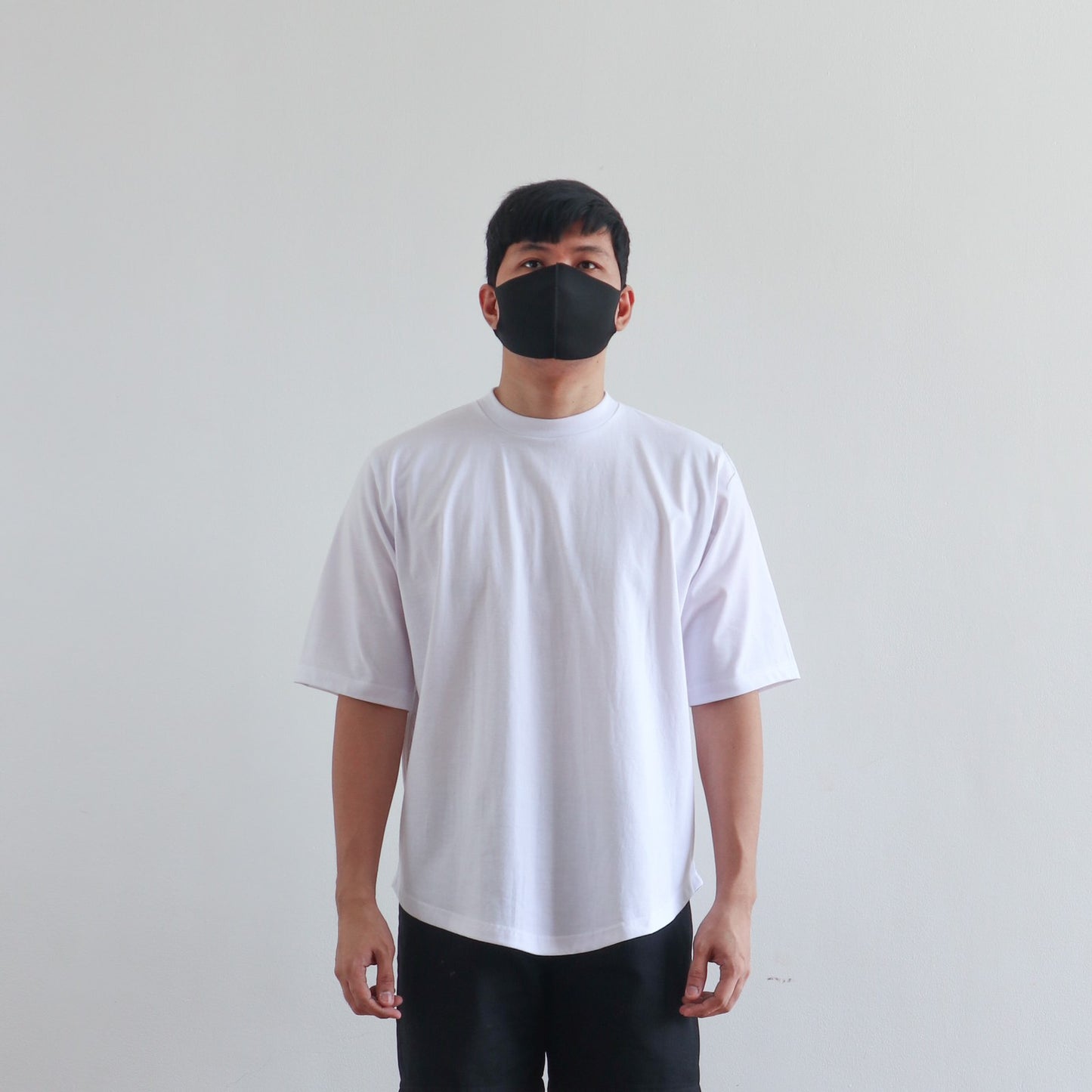 BOXY CURVE HEM TEE IN WHITE