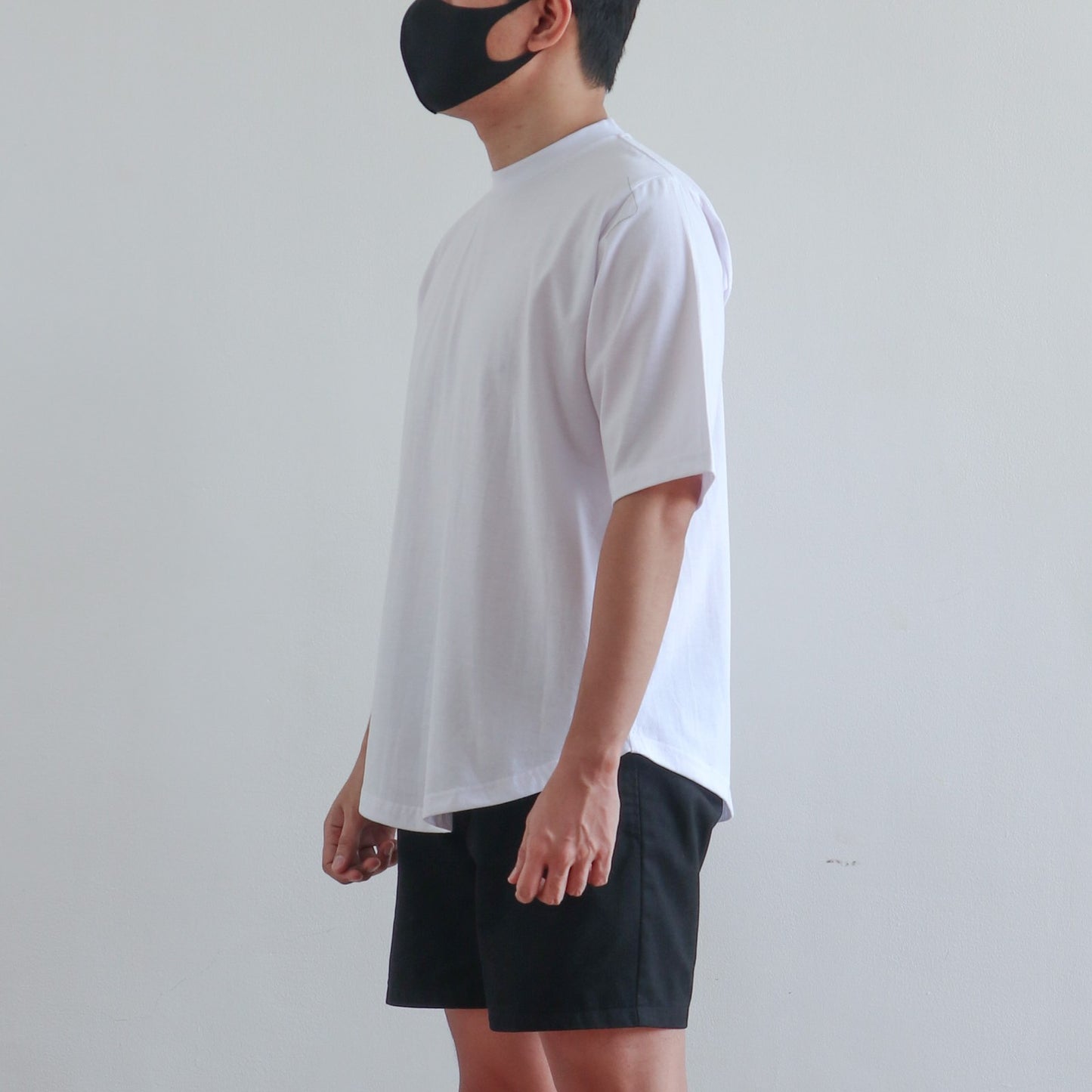 BOXY CURVE HEM TEE IN WHITE