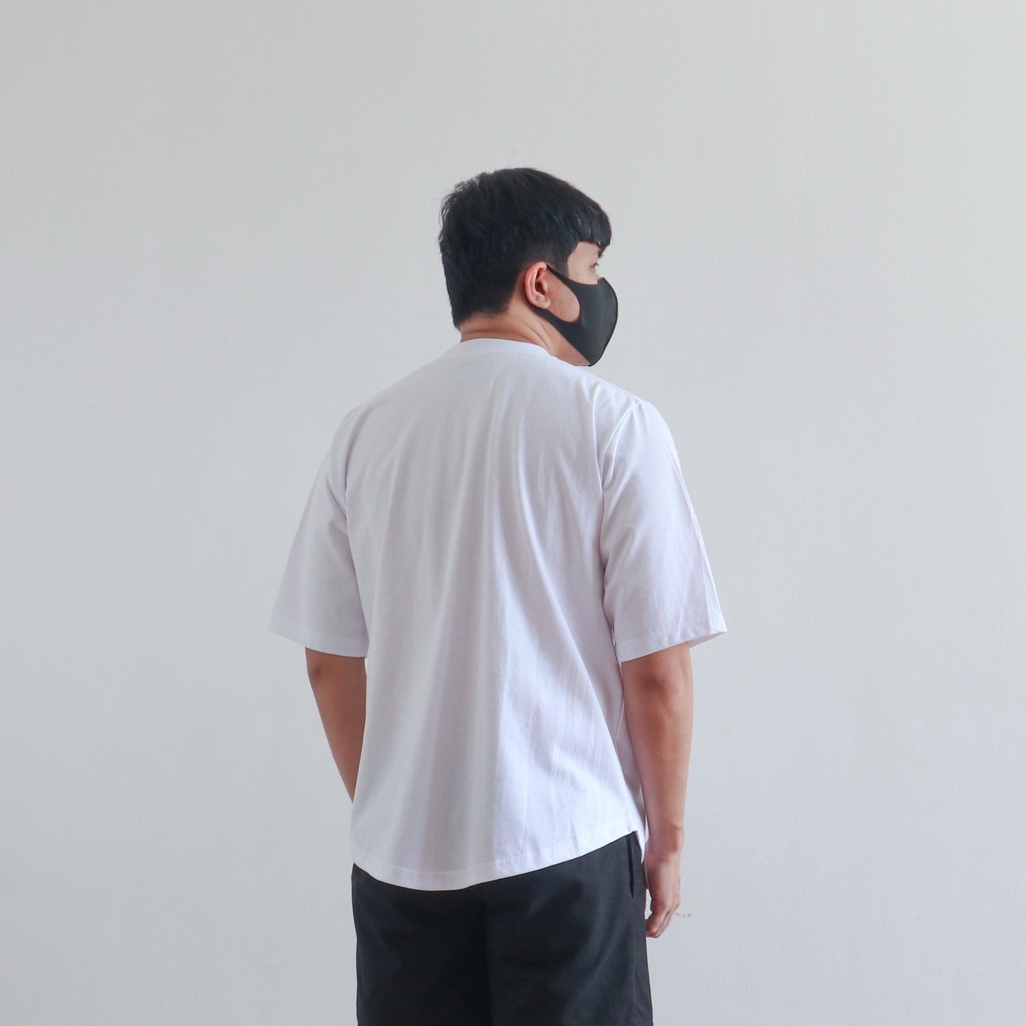 BOXY CURVE HEM TEE IN WHITE