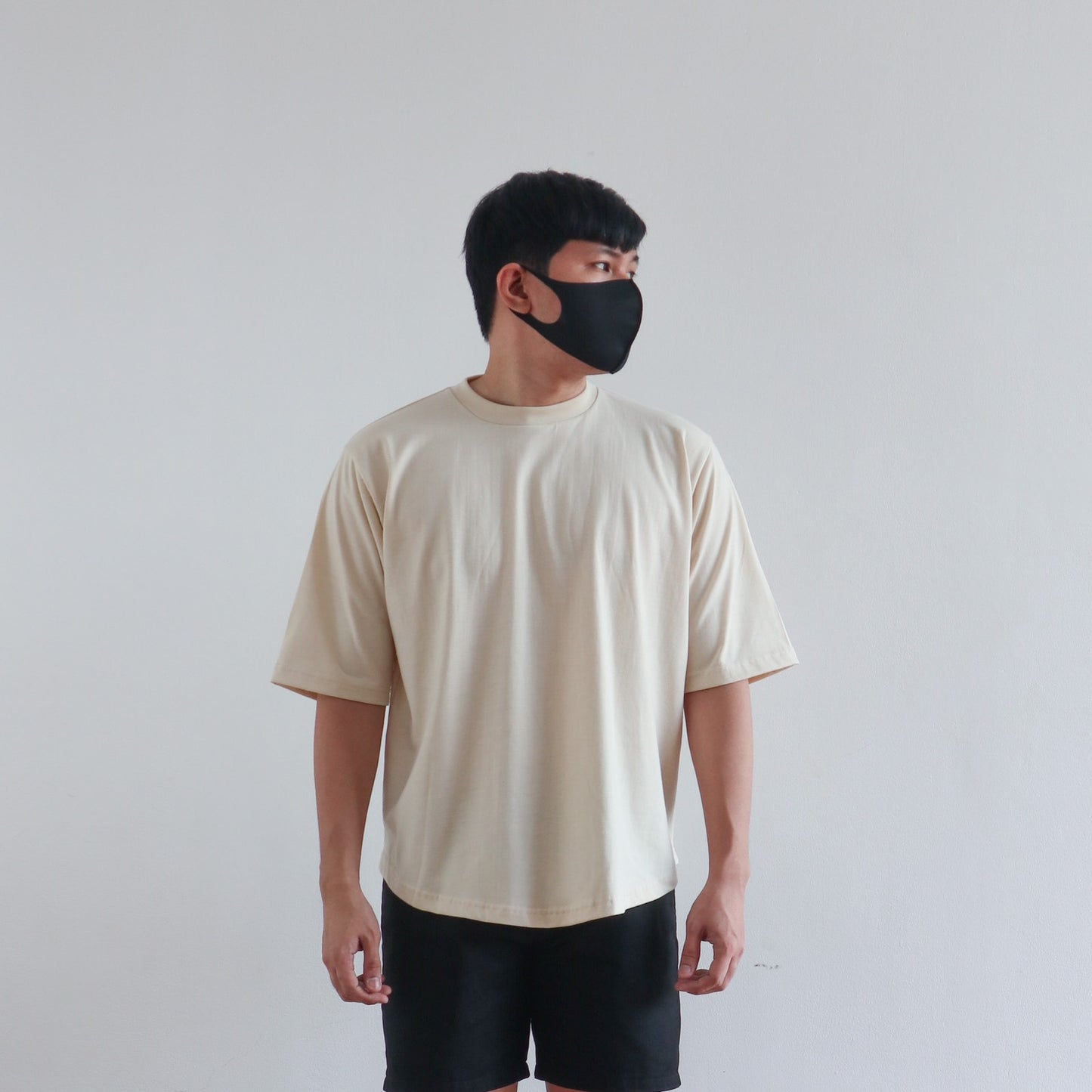 BOXY CURVE HEM TEE IN OFF WHITE