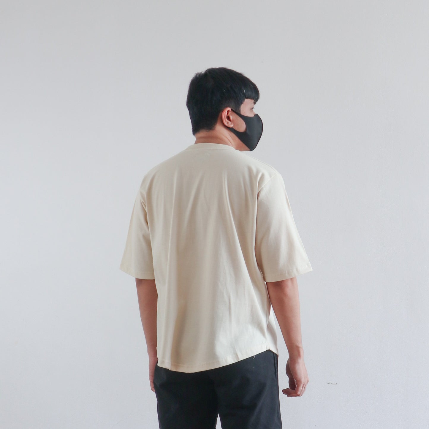 BOXY CURVE HEM TEE IN OFF WHITE