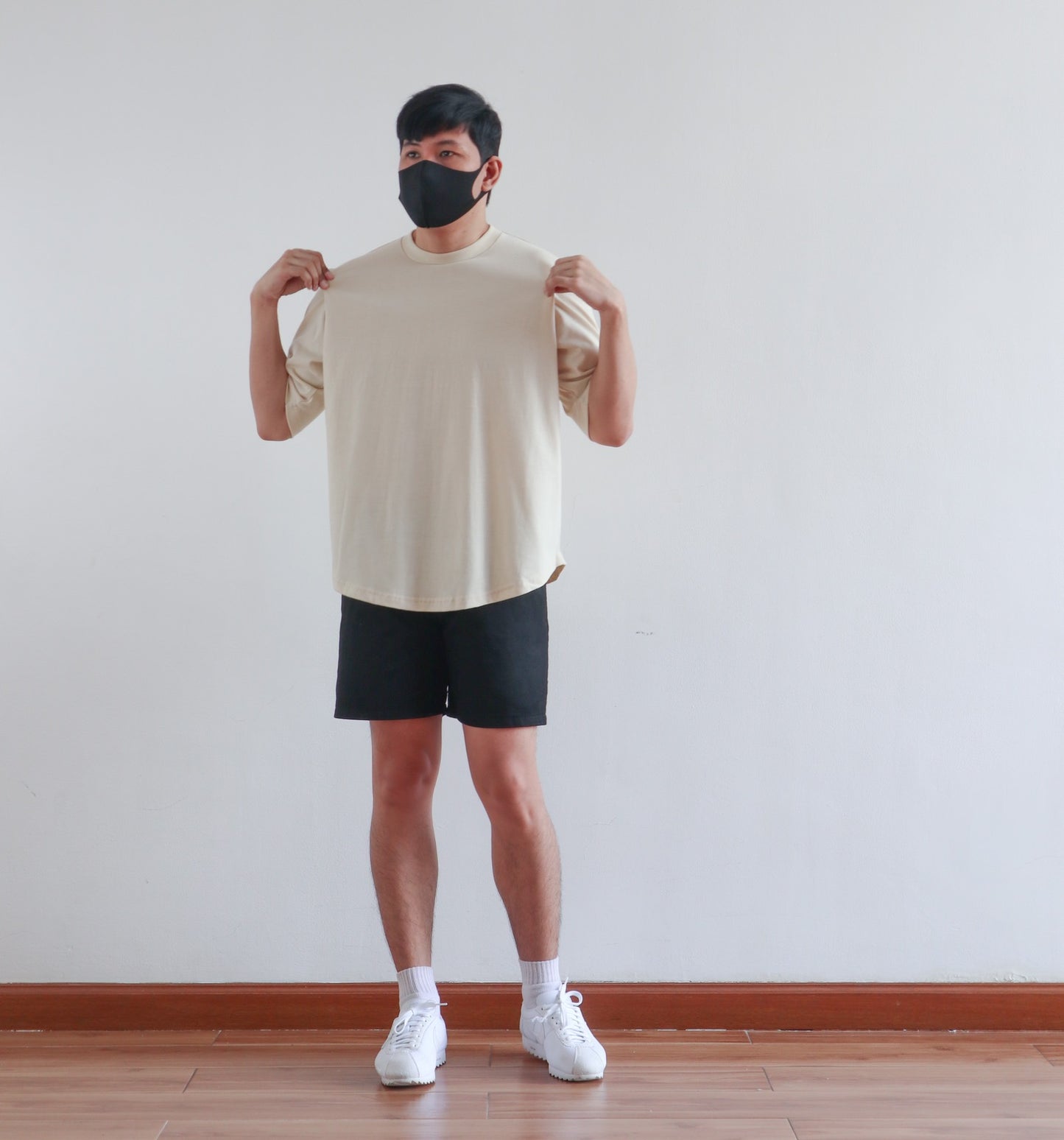 BOXY CURVE HEM TEE IN OFF WHITE