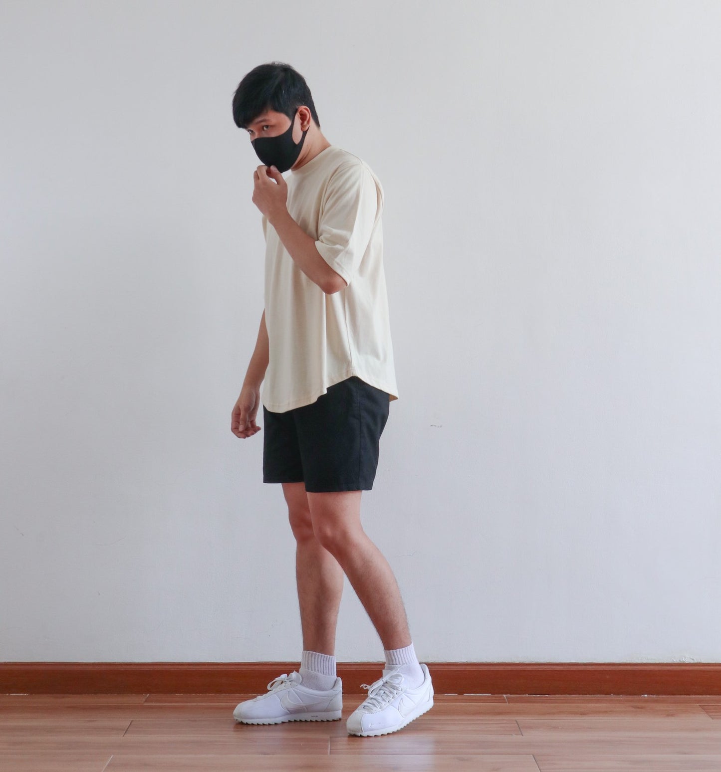 BOXY CURVE HEM TEE IN OFF WHITE