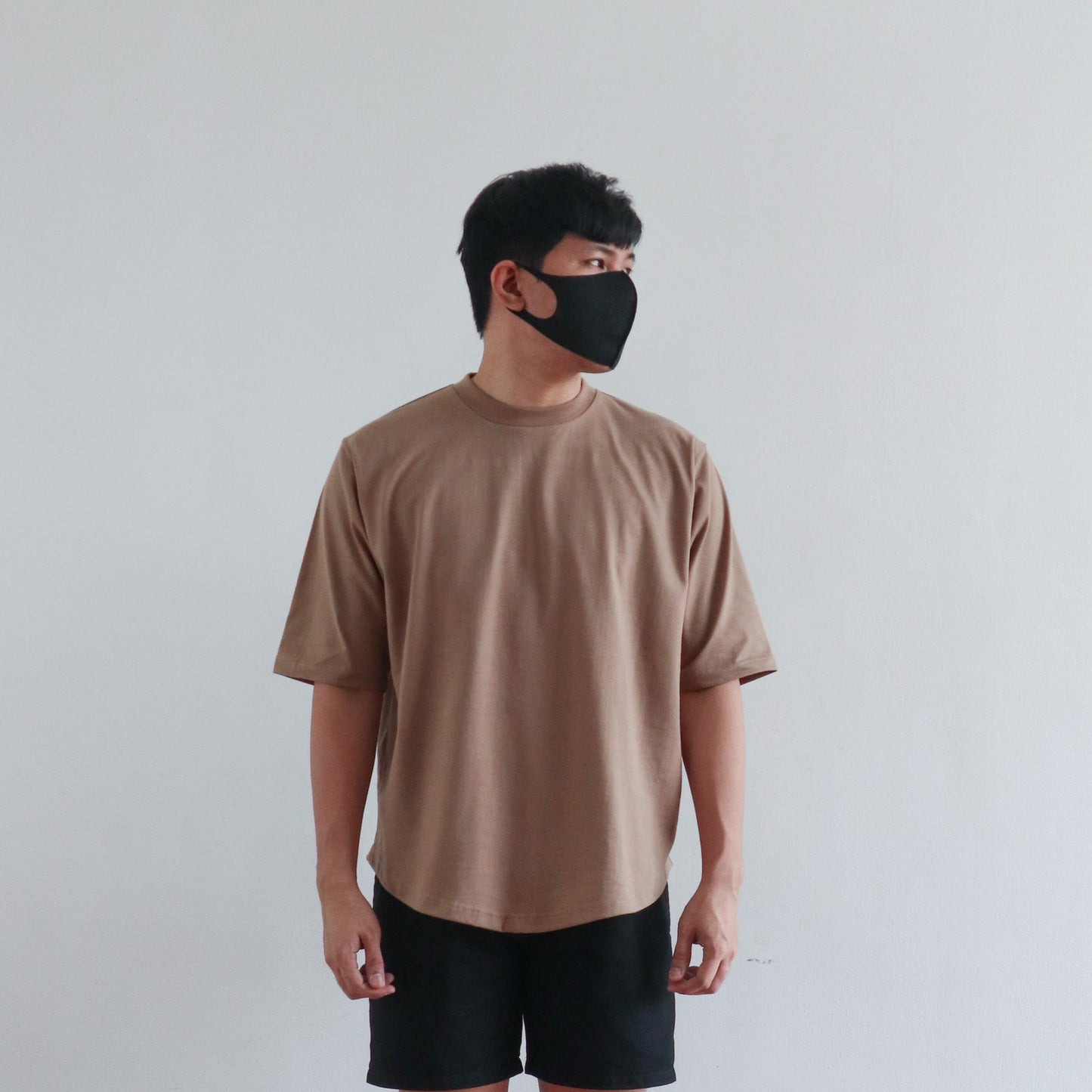 BOXY CURVE HEM TEE IN MOCHA BROWN