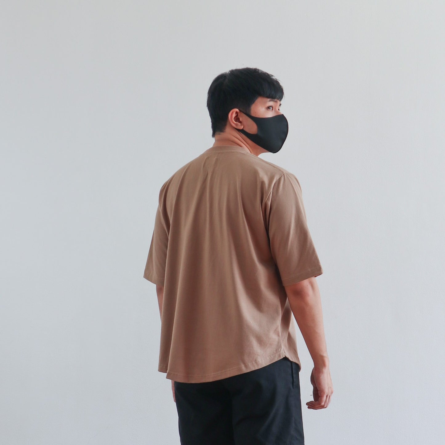 BOXY CURVE HEM TEE IN MOCHA BROWN