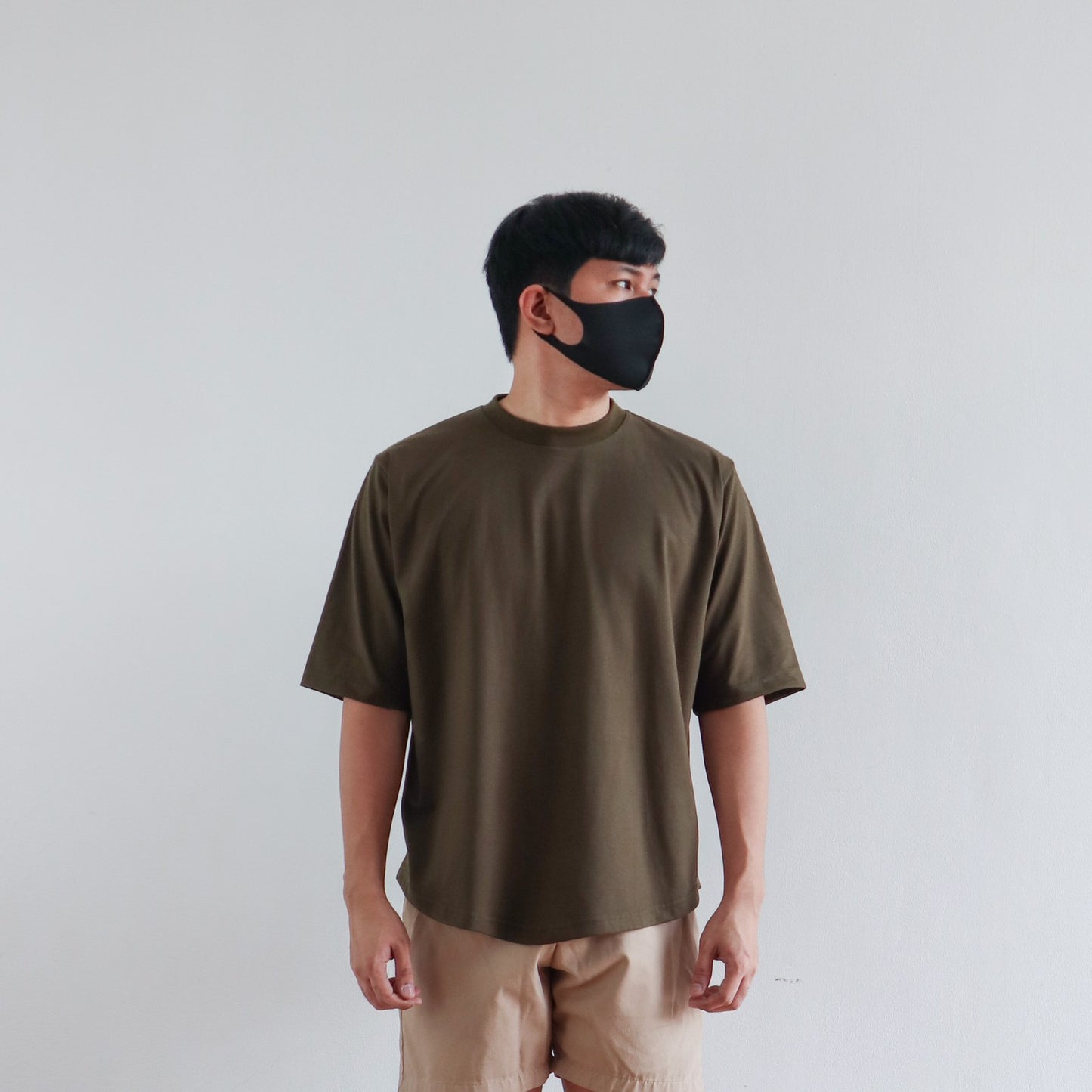 BOXY CURVE HEM TEE IN ARMY GREEN