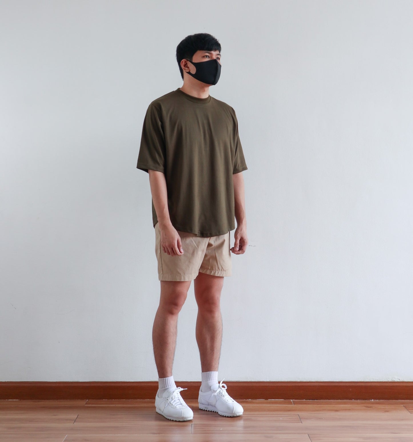 BOXY CURVE HEM TEE IN ARMY GREEN