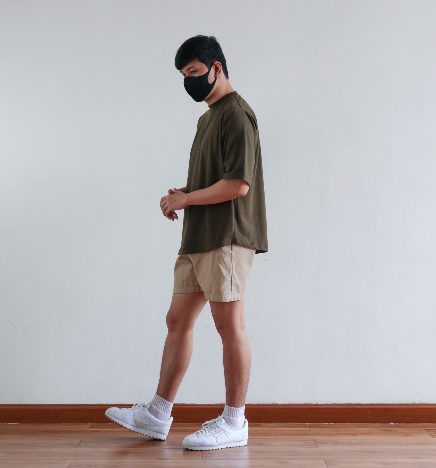 BOXY CURVE HEM TEE IN ARMY GREEN