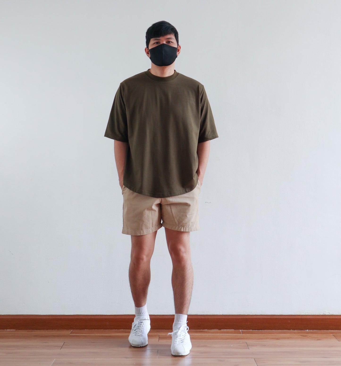 BOXY CURVE HEM TEE IN ARMY GREEN