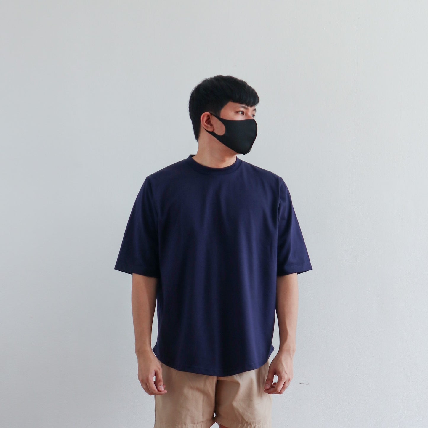 BOXY CURVE HEM TEE IN NAVY BLUE