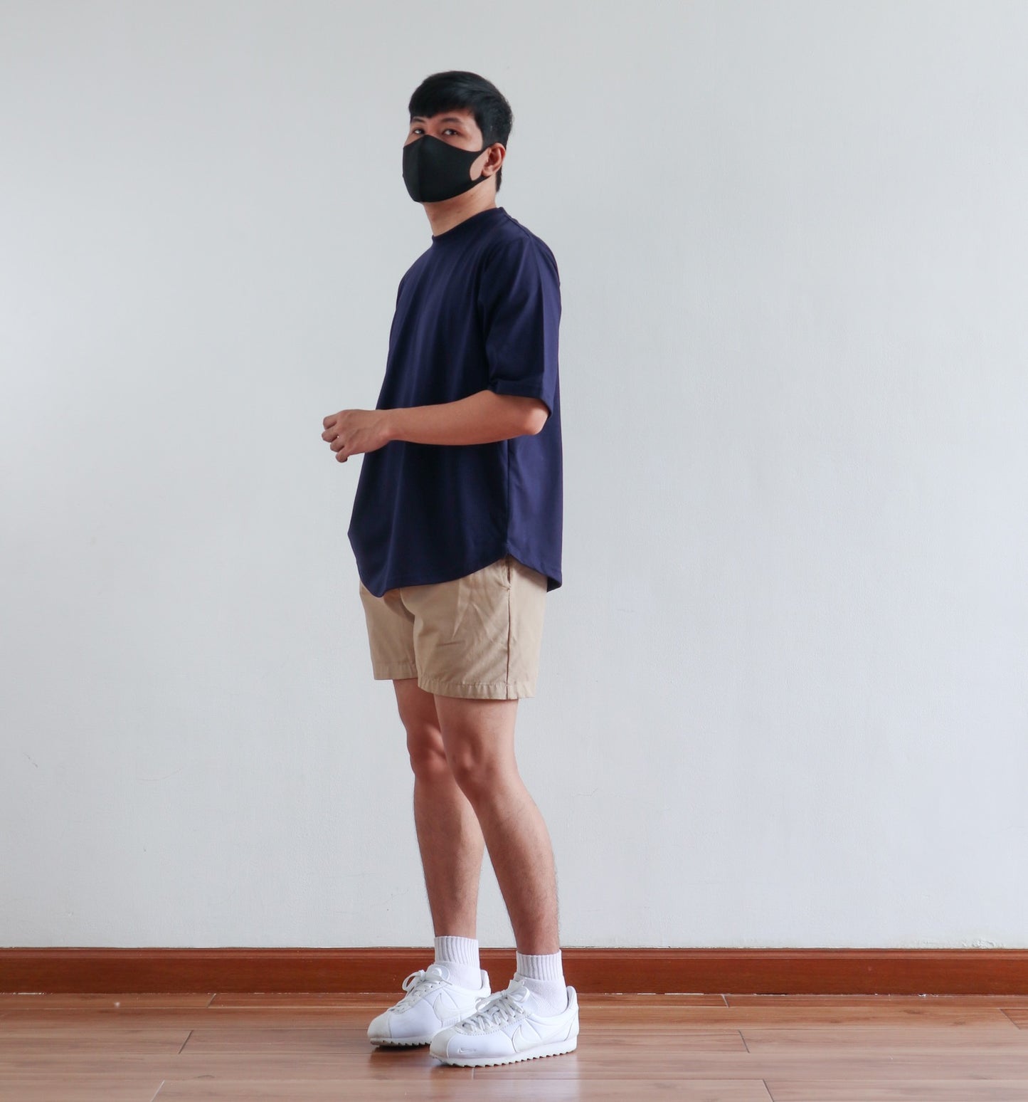 BOXY CURVE HEM TEE IN NAVY BLUE