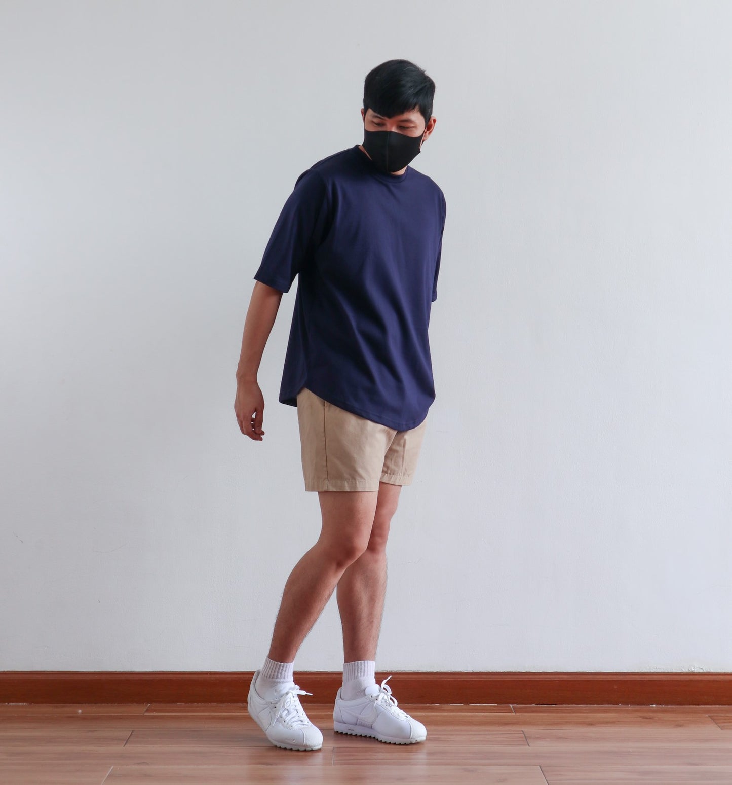 BOXY CURVE HEM TEE IN NAVY BLUE