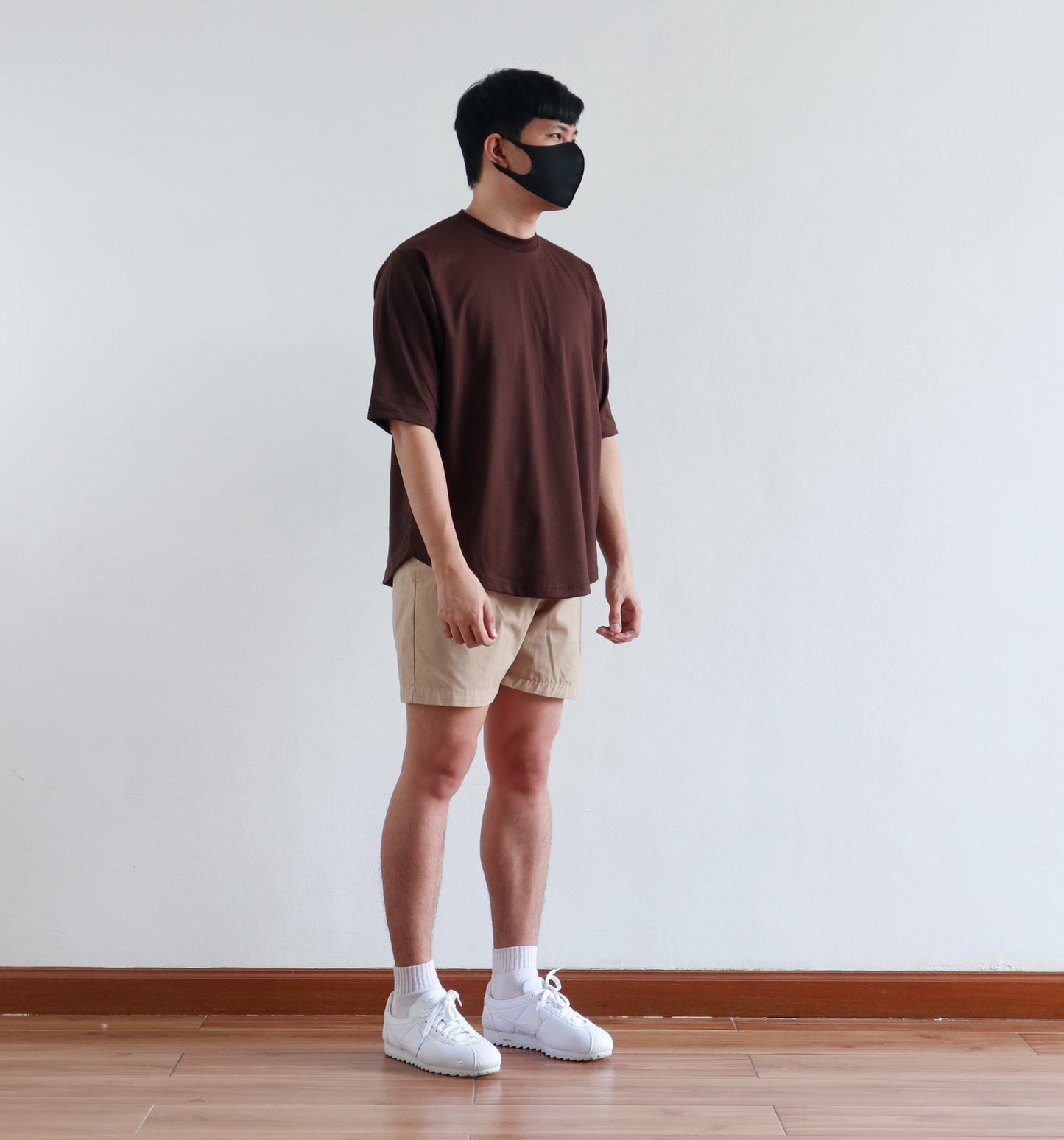 BOXY CURVE HEM TEE IN DARK BROWN
