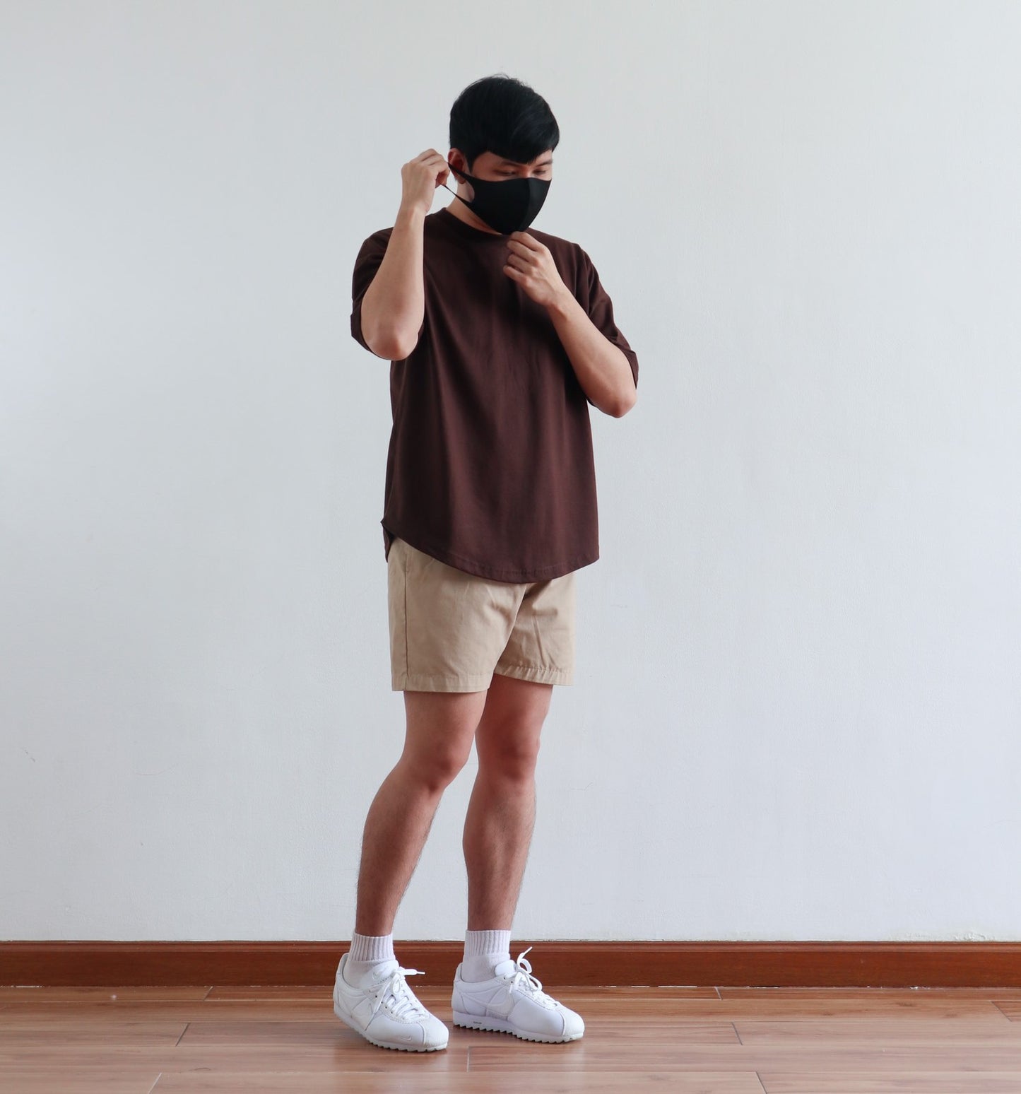 BOXY CURVE HEM TEE IN DARK BROWN