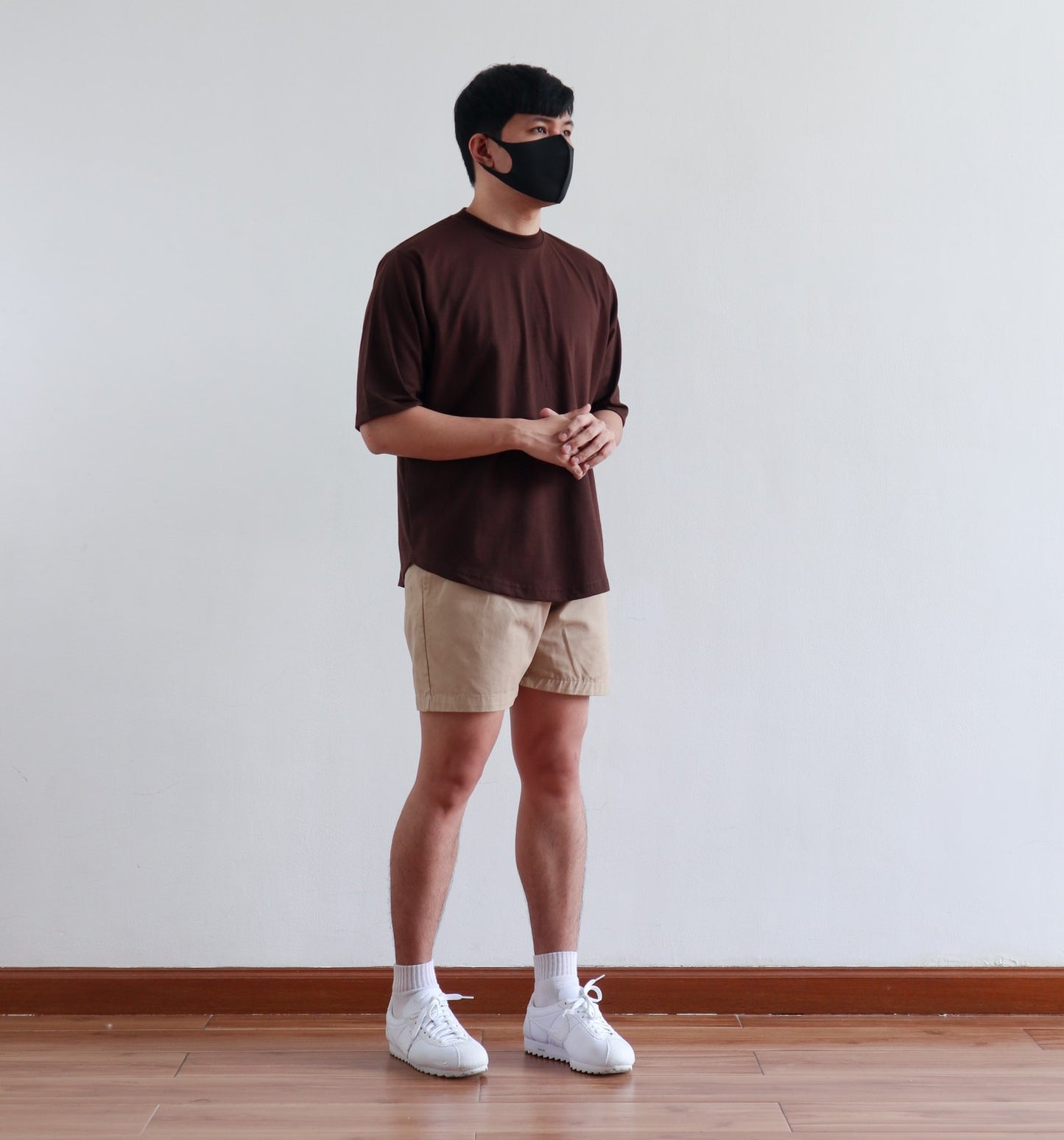 BOXY CURVE HEM TEE IN DARK BROWN
