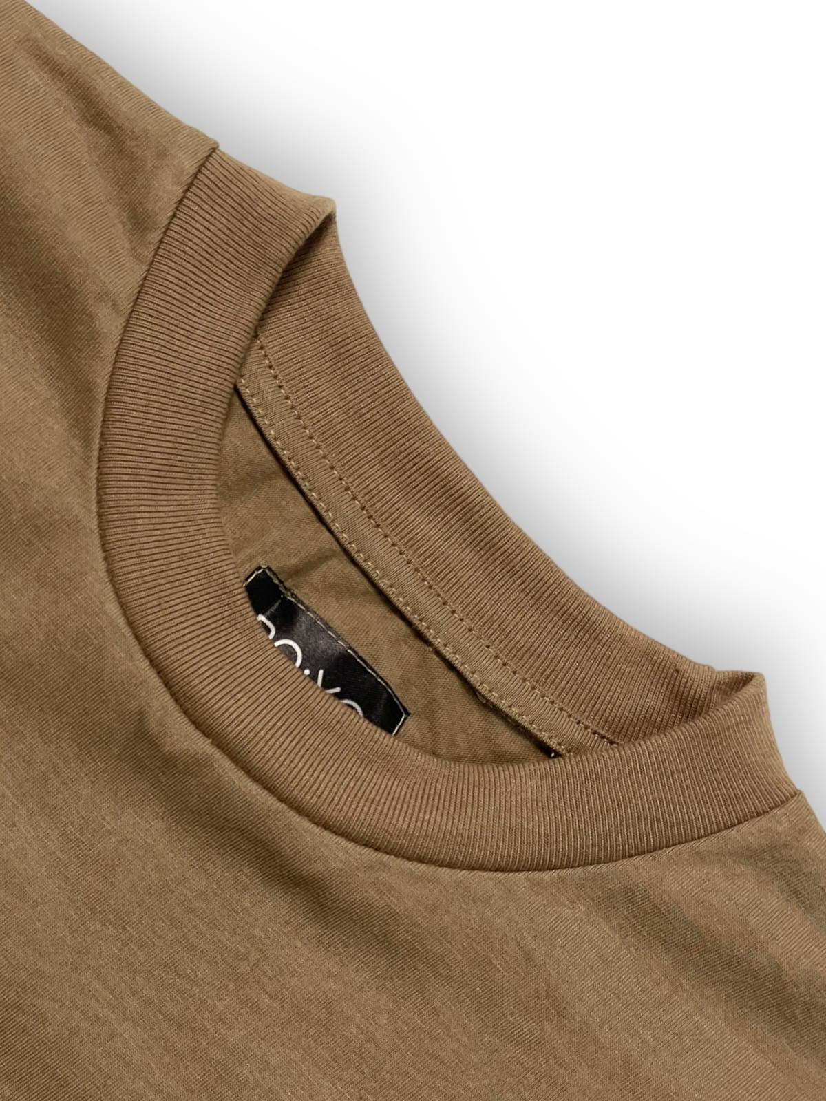 BOXY CURVE HEM TEE IN MOCHA BROWN