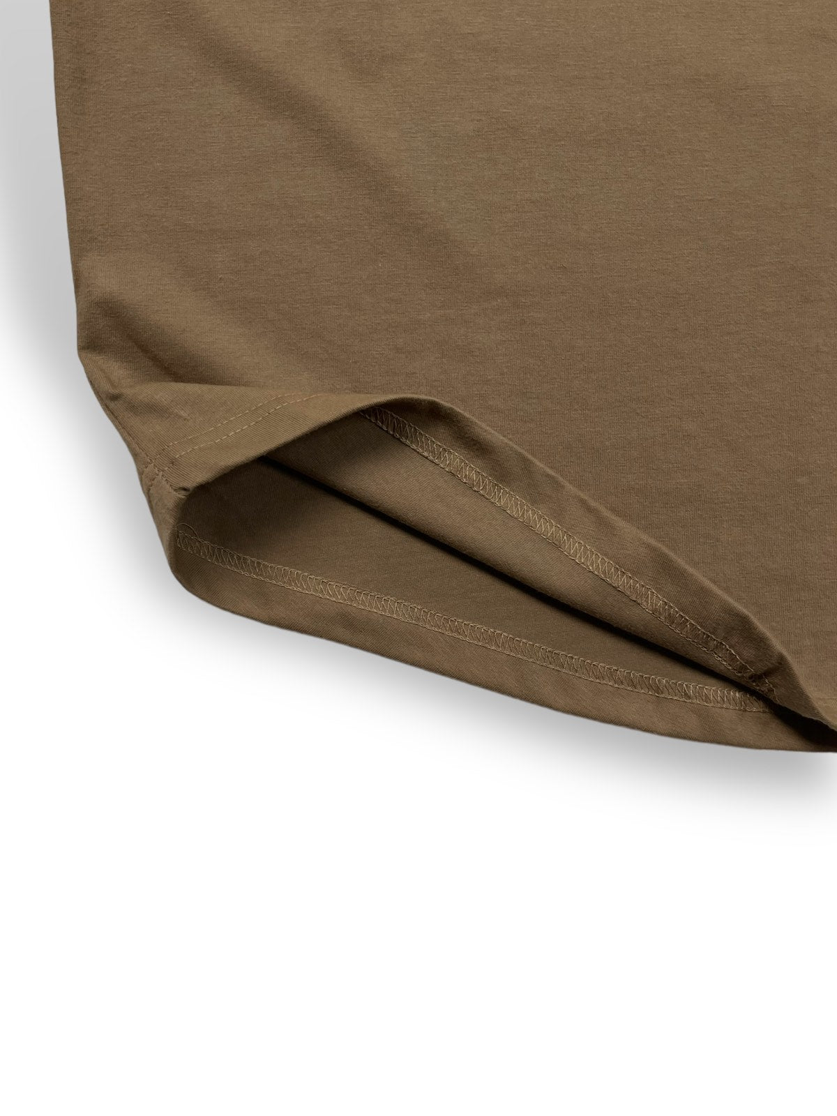 BOXY CURVE HEM TEE IN MOCHA BROWN