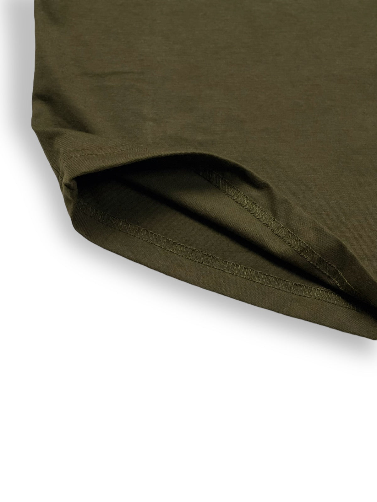 BOXY CURVE HEM TEE IN ARMY GREEN