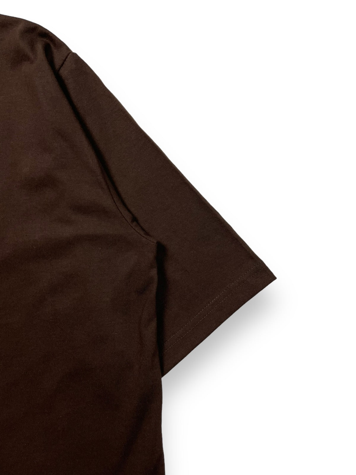 BOXY CURVE HEM TEE IN DARK BROWN