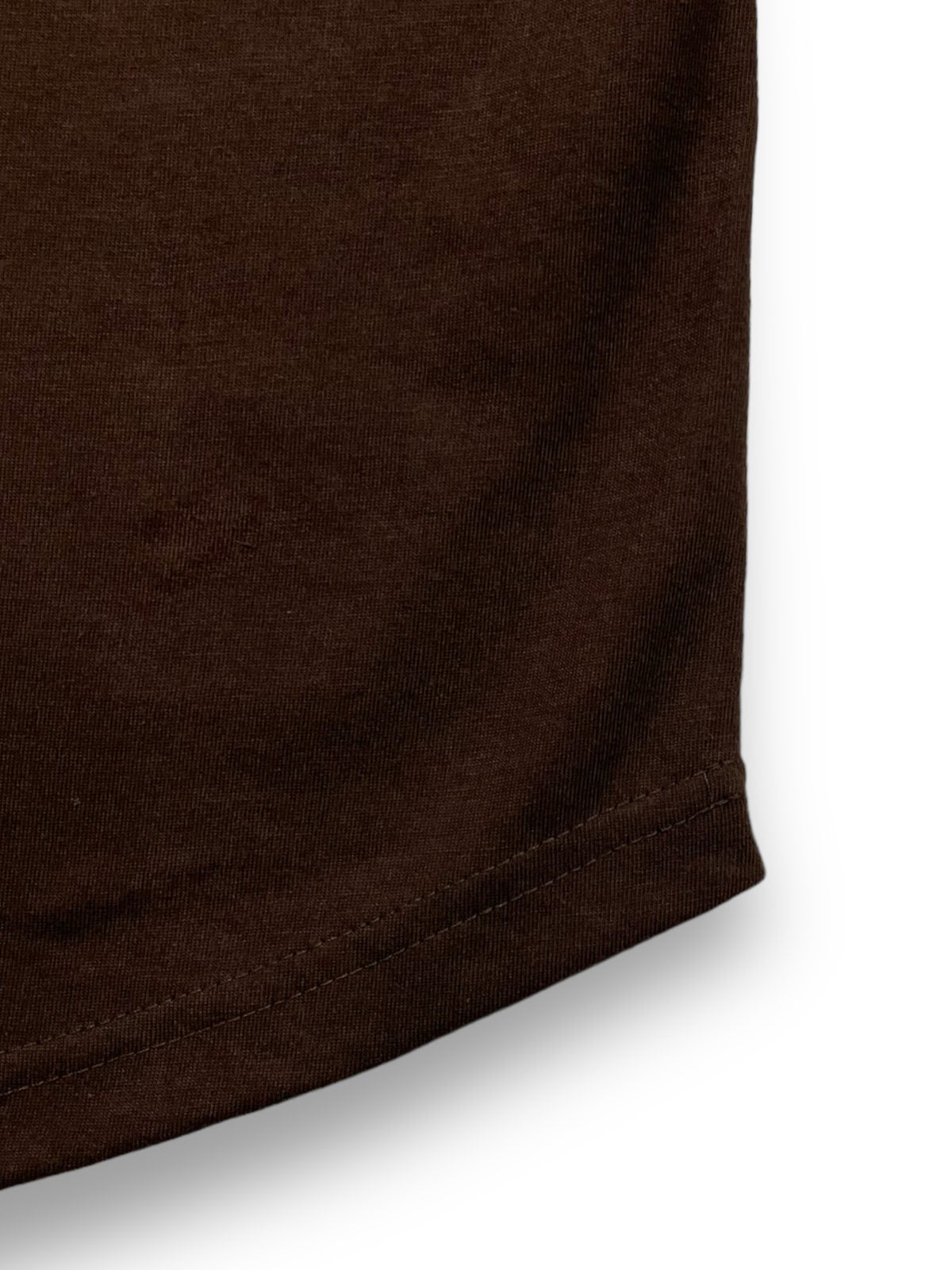 BOXY CURVE HEM TEE IN DARK BROWN