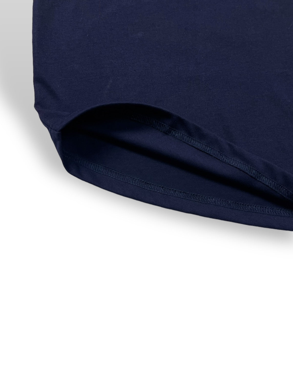 BOXY CURVE HEM TEE IN NAVY BLUE