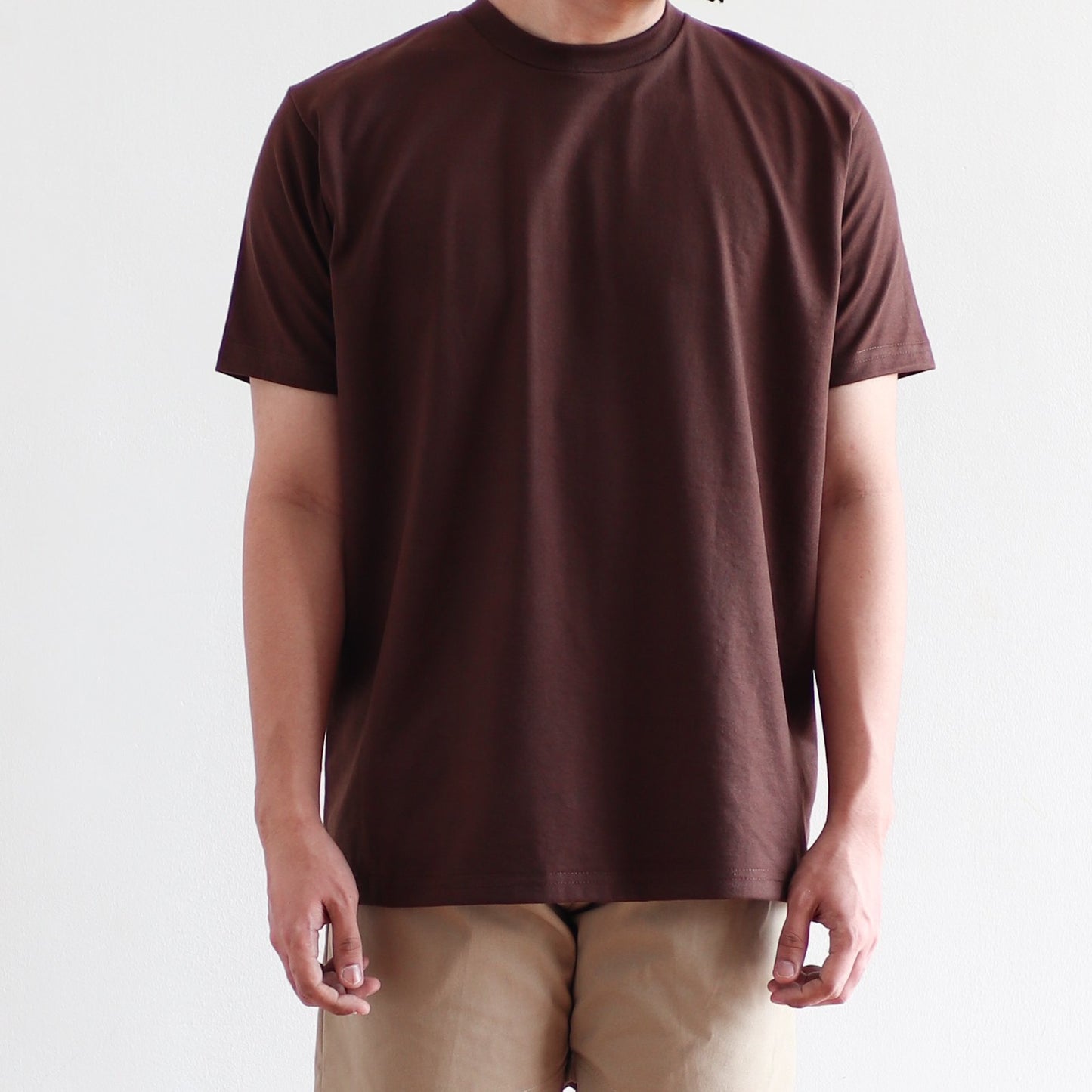 CLASSIC TEE IN DARK BROWN