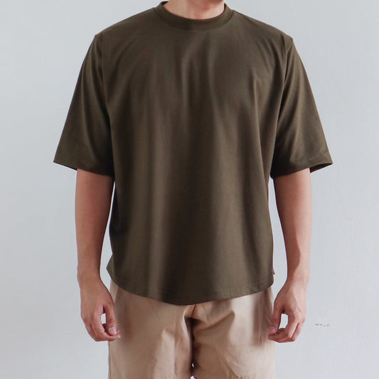 BOXY CURVE HEM TEE IN ARMY GREEN