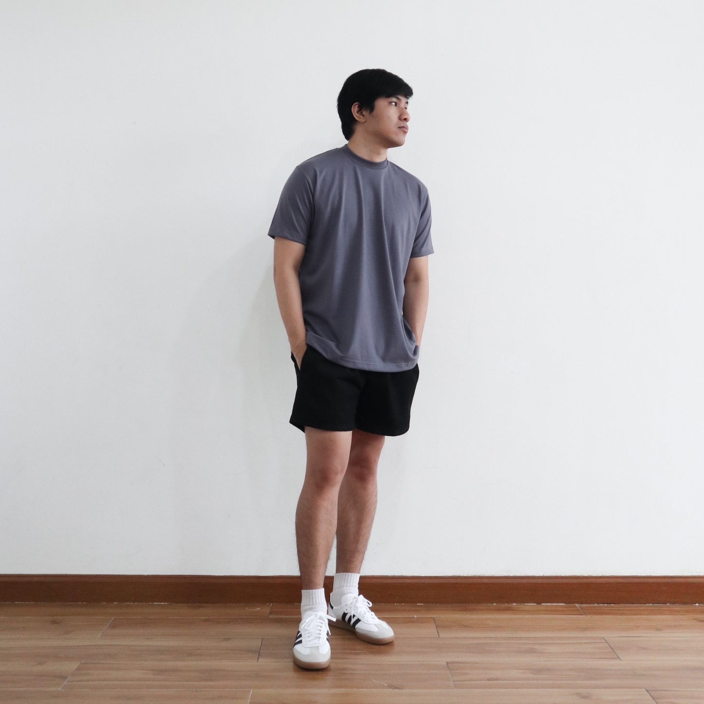 CLASSIC TEE IN DARK GRAY
