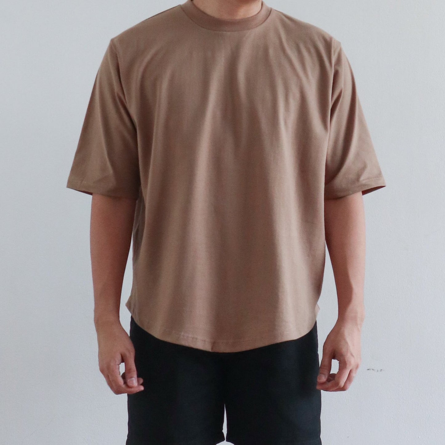 BOXY CURVE HEM TEE IN MOCHA BROWN