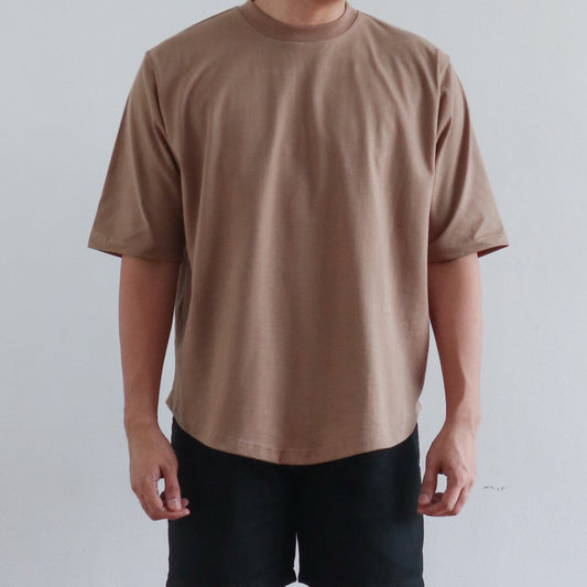 BOXY CURVE HEM TEE IN MOCHA BROWN
