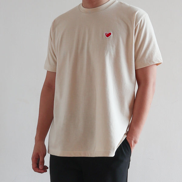CLASSIC FINGER HEART EMBROIDERED TEE IN OFF WHITE